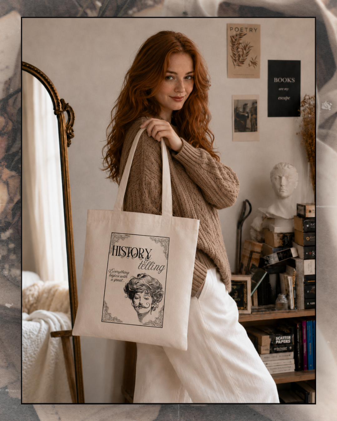 Tote bag en coton beige pour lectrice de romance historique avec illustration vintage inspirée des récits à secrets (Bridgerton, Agatha Christie, Sherlock Holmes, etc), idéal pour transporter livres et romans.