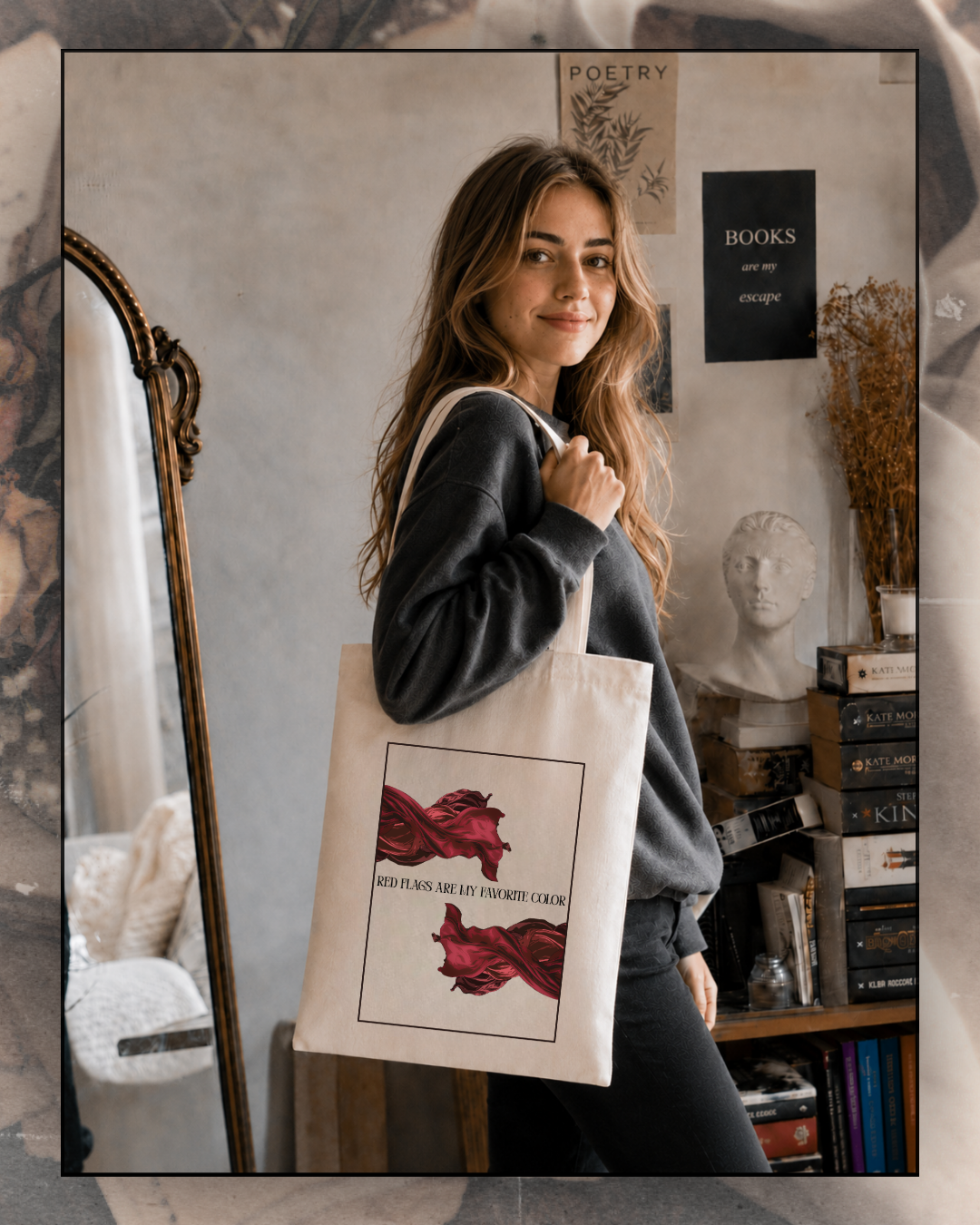 Tote bag en coton beige avec illustration rouge et noire “Red flags are my favourite color”, pensé pour les lectrices de dark romance et les amatrices de personnages toxiques, idéal pour transporter livres et romans.