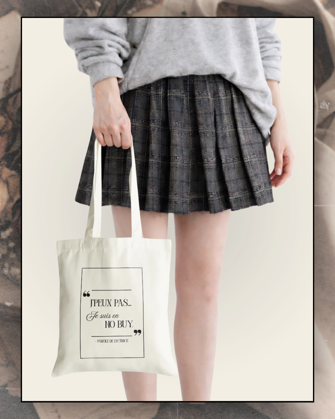 Tote bag lecture en coton beige “J’peux pas, je suis en No Buy”, avec citation humoristique pour lectrices qui limitent leurs achats de livres, idéal comme cadeau de lectrice et comme accessoire bookish pour transporter livres et romans.