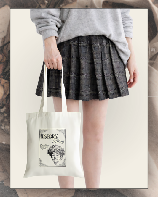 Tote bag en coton beige pour lectrice de romance historique avec illustration vintage inspirée des récits à secrets (Bridgerton, Agatha Christie, Sherlock Holmes, etc), idéal pour transporter livres et romans.