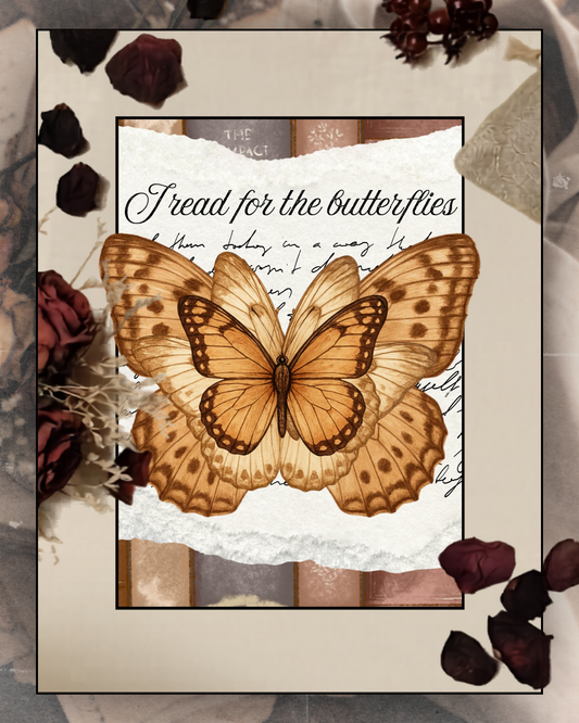 Tote bag en coton beige avec illustration vintage de papillon et inscription “I read for the butterflies”, design romantique pour lectrices de romance, idéal pour transporter livres et romans.