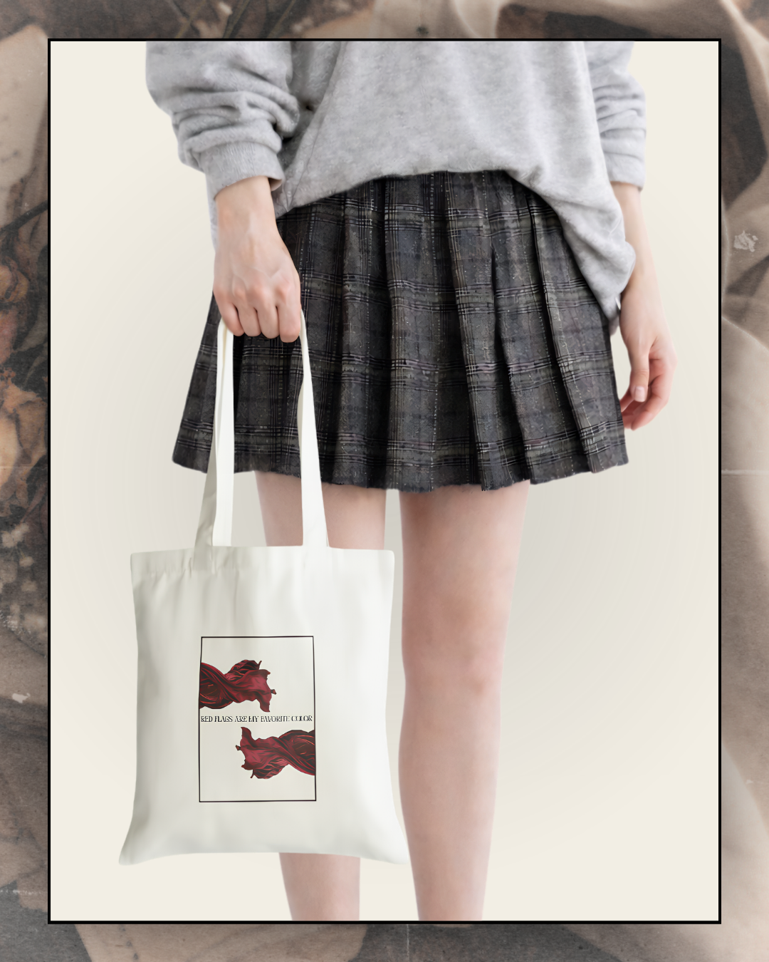 Tote bag en coton beige avec illustration rouge et noire “Red flags are my favourite color”, pensé pour les lectrices de dark romance et les amatrices de personnages toxiques, idéal pour transporter livres et romans.