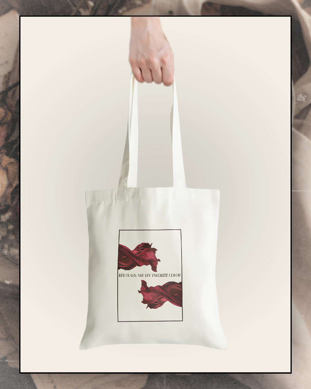 Tote bag en coton beige avec illustration rouge et noire “Red flags are my favourite color”, pensé pour les lectrices de dark romance et les amatrices de personnages toxiques, idéal pour transporter livres et romans.